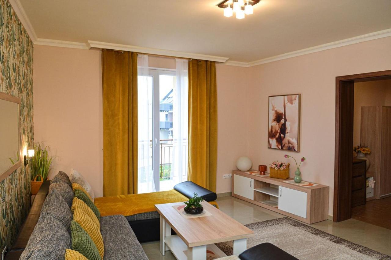 Unicum Apartman Hajdúszoboszló Exteriör bild